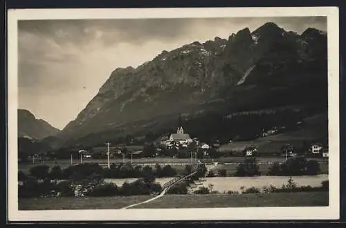 AK Pfarr-Werfen, Ortsansicht mit Brücke gegen das Tennengebirge