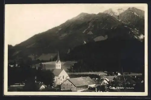 AK Goldegg, Teilansicht mit Kirche gegen Bergpanorama