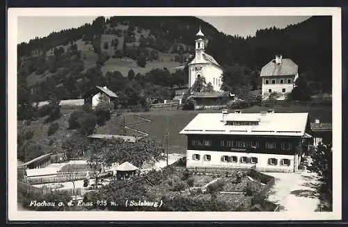 AK Flachau a. d. Enns, Gasthaus Ennshof mit Blick zur Kirche