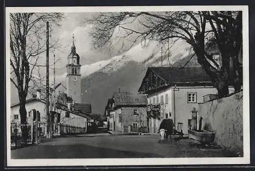 AK Maria-Absam bei Hall, Strassenpartie mit Blick zur Kirche