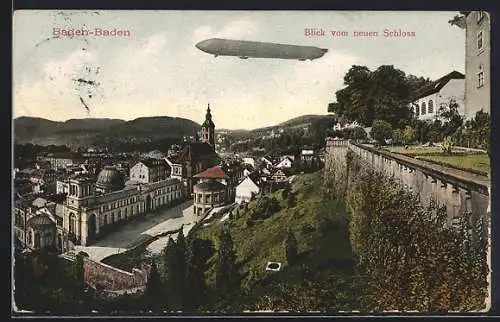 AK Baden-Baden, Blick vom neuen Schloss mit fliegendem Zeppelin, Schlossmauer, Rundgebäude, Kirche