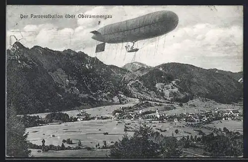 AK Oberammergau, Der Parsevalballon über dem Ort