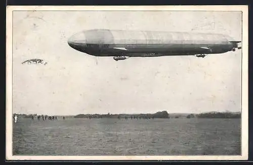 AK Dresden, Zeppelin-Kreuzer Viktoria Luise, Ankunft auf dem Heller, 1912