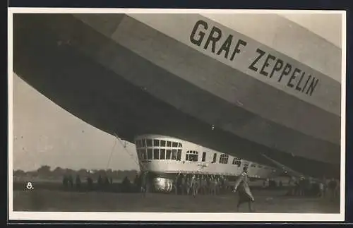 AK Luftschiff Graf Zeppelin, Teilansicht mit Vorbereitungsarbeiten für den Start