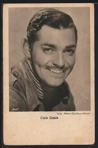 AK Schauspieler Clark Gable lächelnd in Kamera blickend