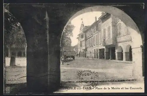 AK Lisle-sur-Tarn, Place de la Mairie et les Couverts