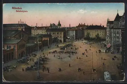 AK München, Autos und Passanten auf dem Bahnhofplatz