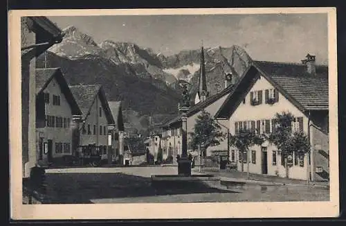 AK Garmisch, Strassenpartie mit Alpspitze u. Zugspitze