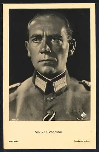 AK Schauspieler Mathias Wiemann in Uniform einer Filmrolle