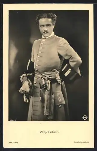 AK Schauspieler Willy Fritsch in interessanter Filmuniform