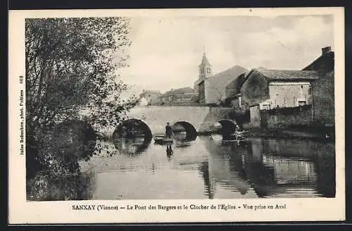 AK Sanxay /Vienne, Le Pont des Bergers et le Clocher de l`Eglise, Vue prise en Aval