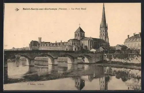 AK Saint-Savin-sur-Gartempe, le Pont Neuf