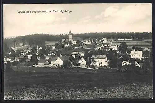 AK Fichtelberg /Fichtelgebirge, Ortspanorama mit Kirche