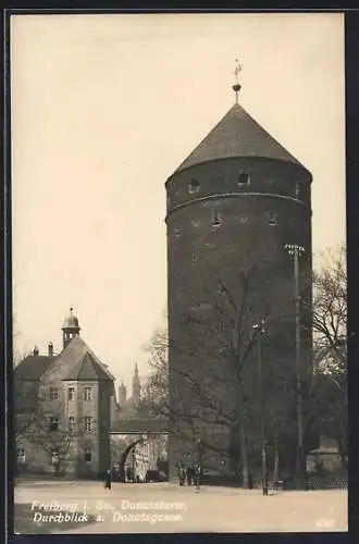 AK Freiberg i. Sa., Donatsturm mit Durchblick zur Strasse Donatsgasse