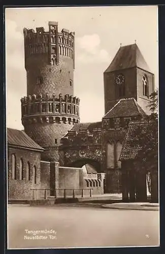 AK Tangermünde, Neustädter Tor im Sonnenschein