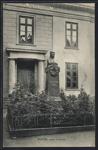 AK Eutin, Voss-Denkmal vor dem Gymnasium