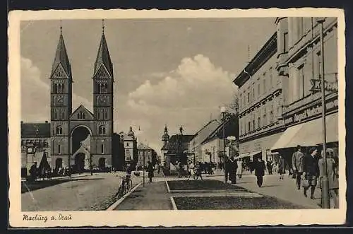 AK Marburg /Drau, Strassenpartie mit Passanten