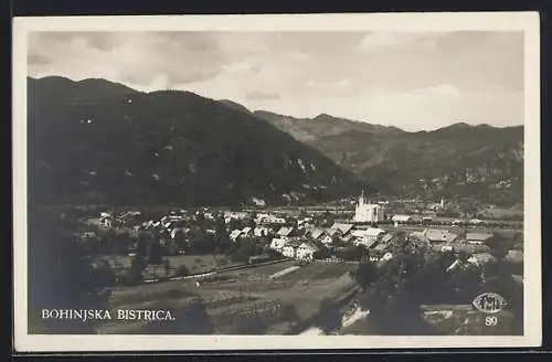 AK Bohinjska Bistrica, Ortsansicht gegen Hügelkette