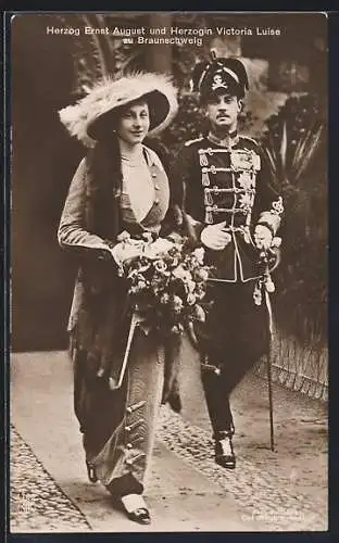 AK Herzog Ernst August von Braunschweig als Husar mit Herzogin Victoria Luise