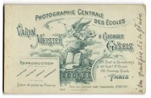 Fotografie Varin Meister & Georges Gysels, Paris, Engel mit Trompete über Weltkugel, Plattenkamera