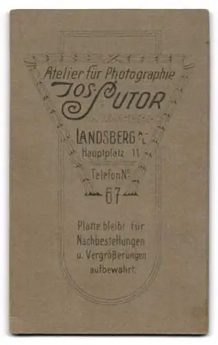 Fotografie Jos. Sutor, Landsberg a. L., zwei niedliche kleine Mädchen zu ihrer Kommunion mit Kerzen