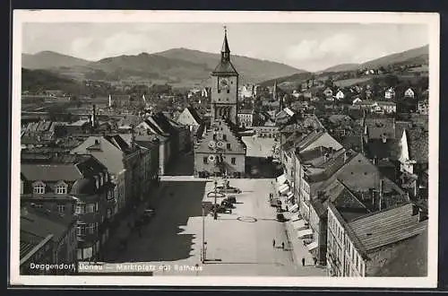 AK Deggendorf, Ansicht vom Stadtplatz mit dem Rathaus aus der Vogelperspektive