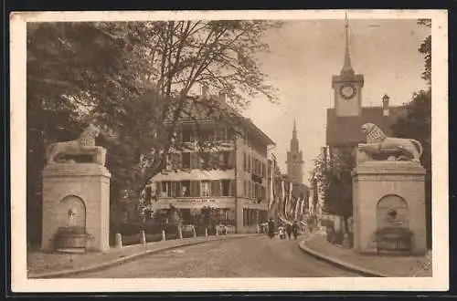 AK Zofingen, Strassenpartie mit Gasthaus Wirtschaft zum Unteren Tor, Löwenstatuen, Türme