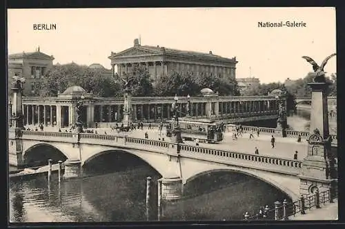 AK Berlin, Nationalgalerie und Friedrichsbrücke, Strassenbahn