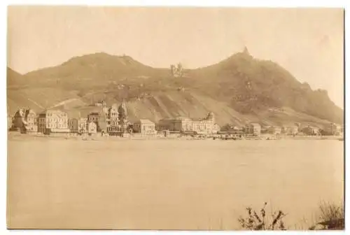 Fotografie unbekannter Fotograf, Ansicht Königswinter, Blick über den Rhein nach der Stadt