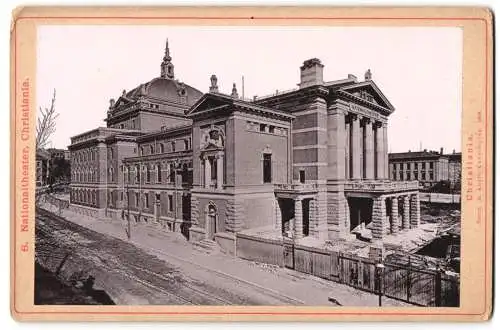 Fotografie H. Abel, Ansicht Christiania, Partie am Nationaltheater