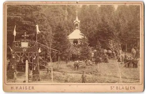 Fotografie H. Kaiser, St. Blasien, Ansicht St. Blasien, Waldkapelle am Kirchsonntag