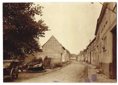 Fotografie Otto Blaubach, Naumburg / Saale, Ansicht Krautheim, Blick in die Strasse der SA