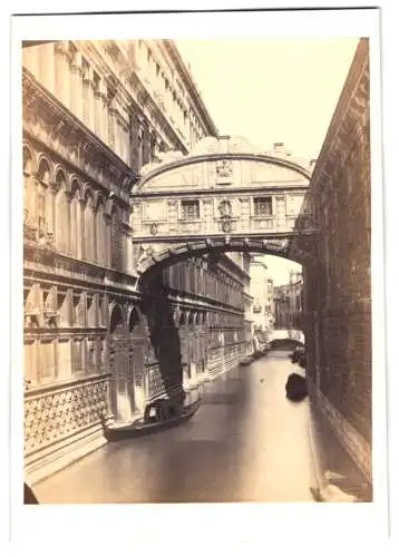 Fotografie unbekannter Fotograf, Ansicht Venedig, Kanal mit Seufzerbrücke