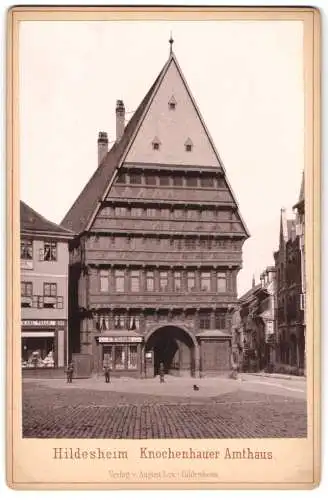 Fotografie August Lax, Hildesheim, Ansicht Hildesheim, das Knochenhauer Amtshaus mit Geschäften