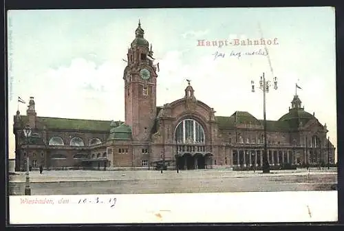 AK Wiesbaden, Aussenansicht vom Hauptbahnhof