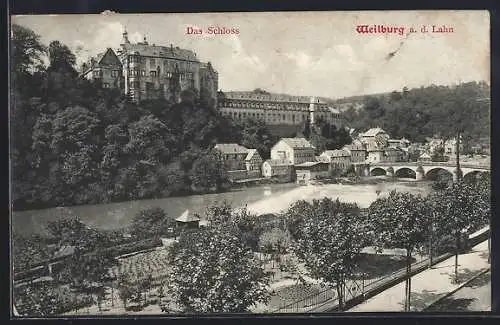 AK Weilburg a.d. Lahn, Ortsansicht mit Blick zum Schloss