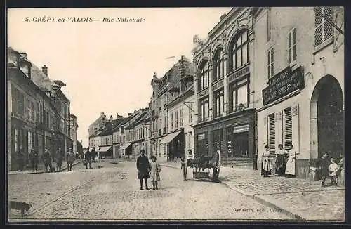 AK Crépy-en-Valois, Rue Nationale, Strassenpartie