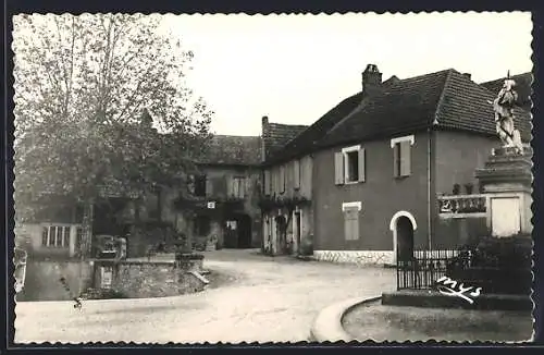 AK Campagnac-les-Quercy, Place du Monument