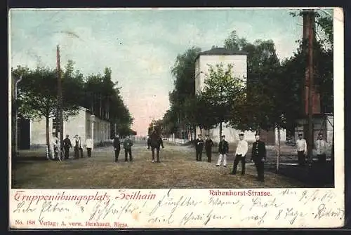 AK Zeithain, Rabenhorst-Strasse mit Soldaten auf dem Truppenübungsplatz