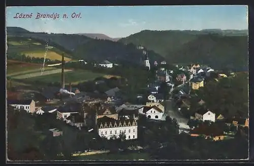 AK Brandys nad Orl., Ortsansicht mit Fernblick aus der Vogelschau