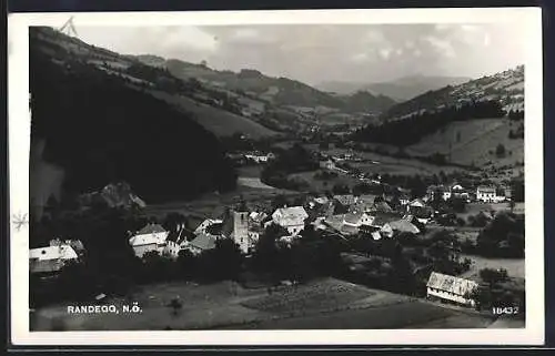 AK Randegg /N.-Ö., Ortsansicht mit der Umgebung