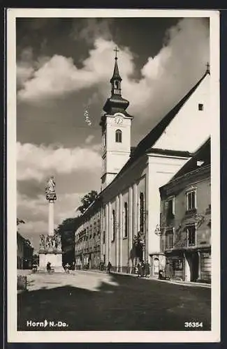 AK Horn, Strassenpartie an der Kirche mit Mariensäule