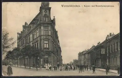 AK Wermelskirchen, Kaiser- u. Remscheiderstrasse, von der Kreuzung gesehen, mit Eckhaus, Dienstmädchen-Gruppe