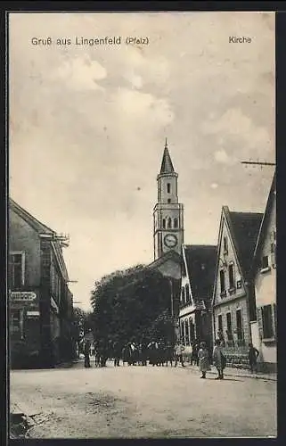 AK Lingenfeld, Dorfstrasse mit Kirche