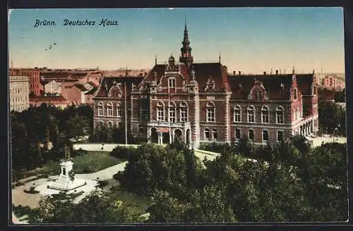 AK Brünn, Deutsches Haus mit Denkmal-Anlage aus der Vogelschau