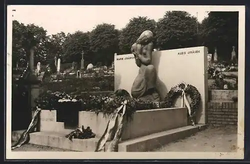 AK Hronov, Hrob mistra Al Jiráska, Maria Jiráskow & Alois Jirèsek