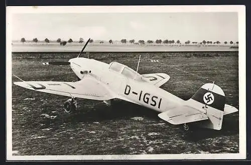 AK Jagdeinsitzer Heinkel He 11 der Luftwaffe startbereit auf dem Flugfeld