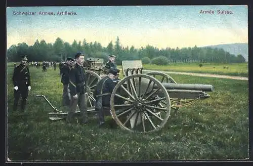 AK Artilleriesoldaten der Schweizer Armee mit Geschütz