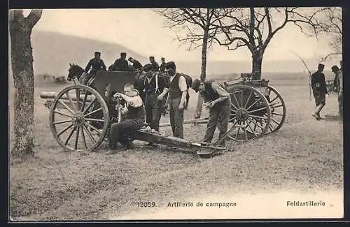 AK Artillerie de campagne, schweizer Artilleristen am Geschütz