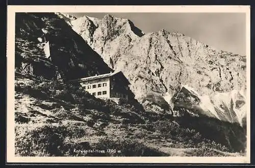 AK Karwendel-Haus, Blick vom Hang hoch zur Hütte